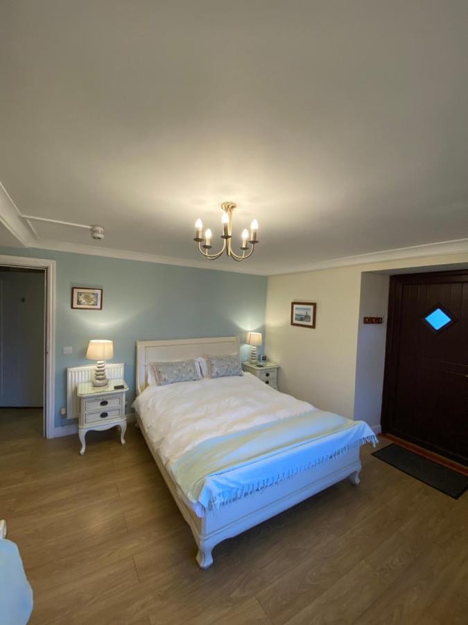 Blackthorn Farm Bed and Breakfast Holyhead Esterno foto