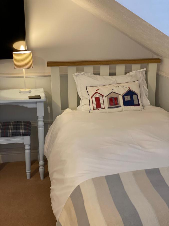 Blackthorn Farm Bed and Breakfast Holyhead Esterno foto