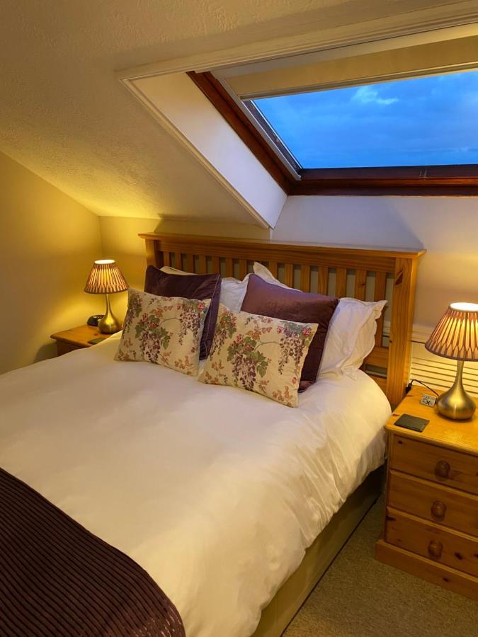 Blackthorn Farm Bed and Breakfast Holyhead Esterno foto