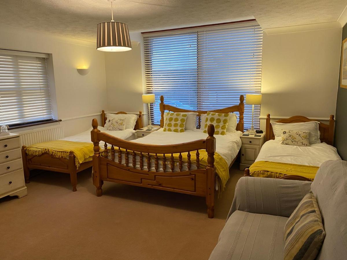Blackthorn Farm Bed and Breakfast Holyhead Esterno foto