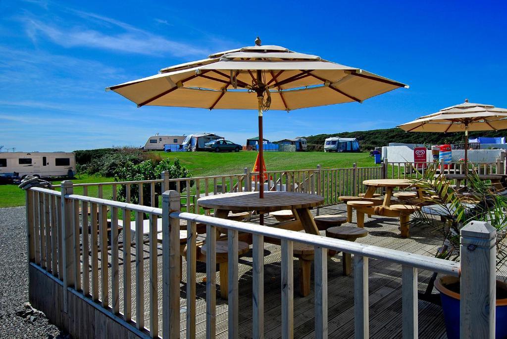Blackthorn Farm Bed and Breakfast Holyhead Esterno foto