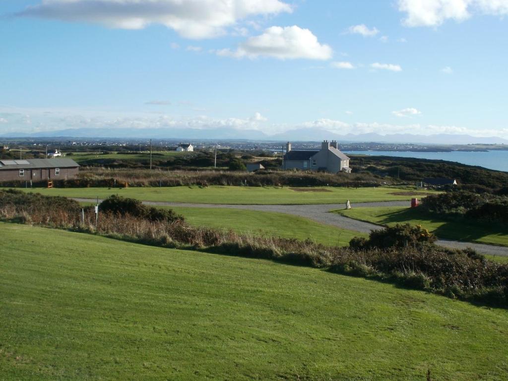 Blackthorn Farm Bed and Breakfast Holyhead Esterno foto