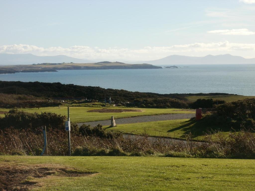 Blackthorn Farm Bed and Breakfast Holyhead Esterno foto