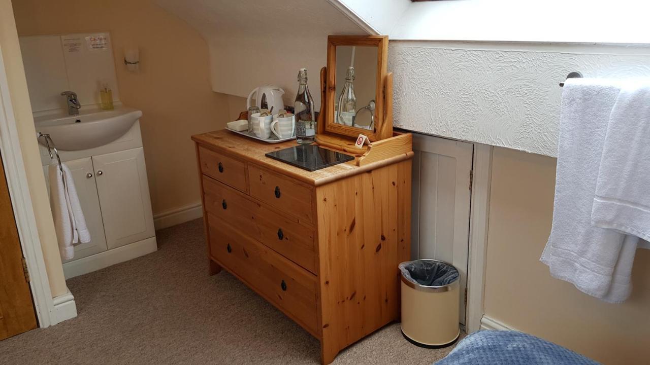 Blackthorn Farm Bed and Breakfast Holyhead Esterno foto