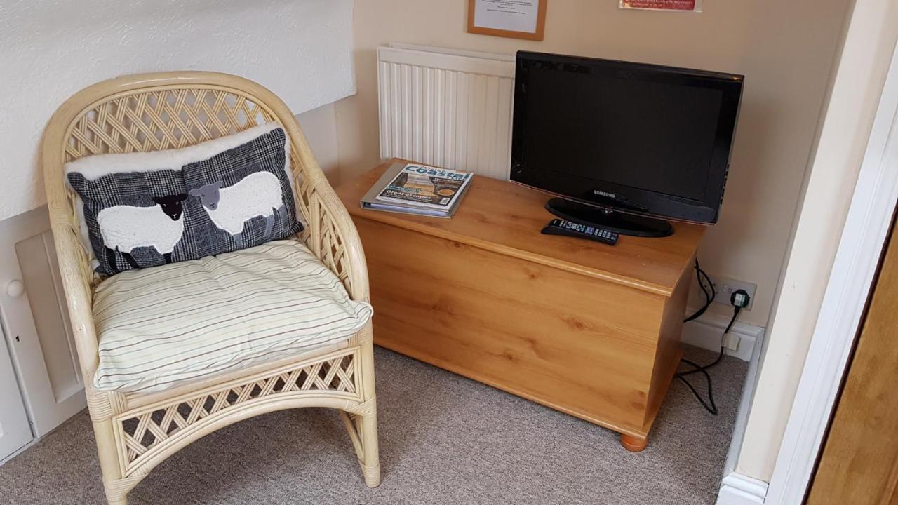 Blackthorn Farm Bed and Breakfast Holyhead Esterno foto