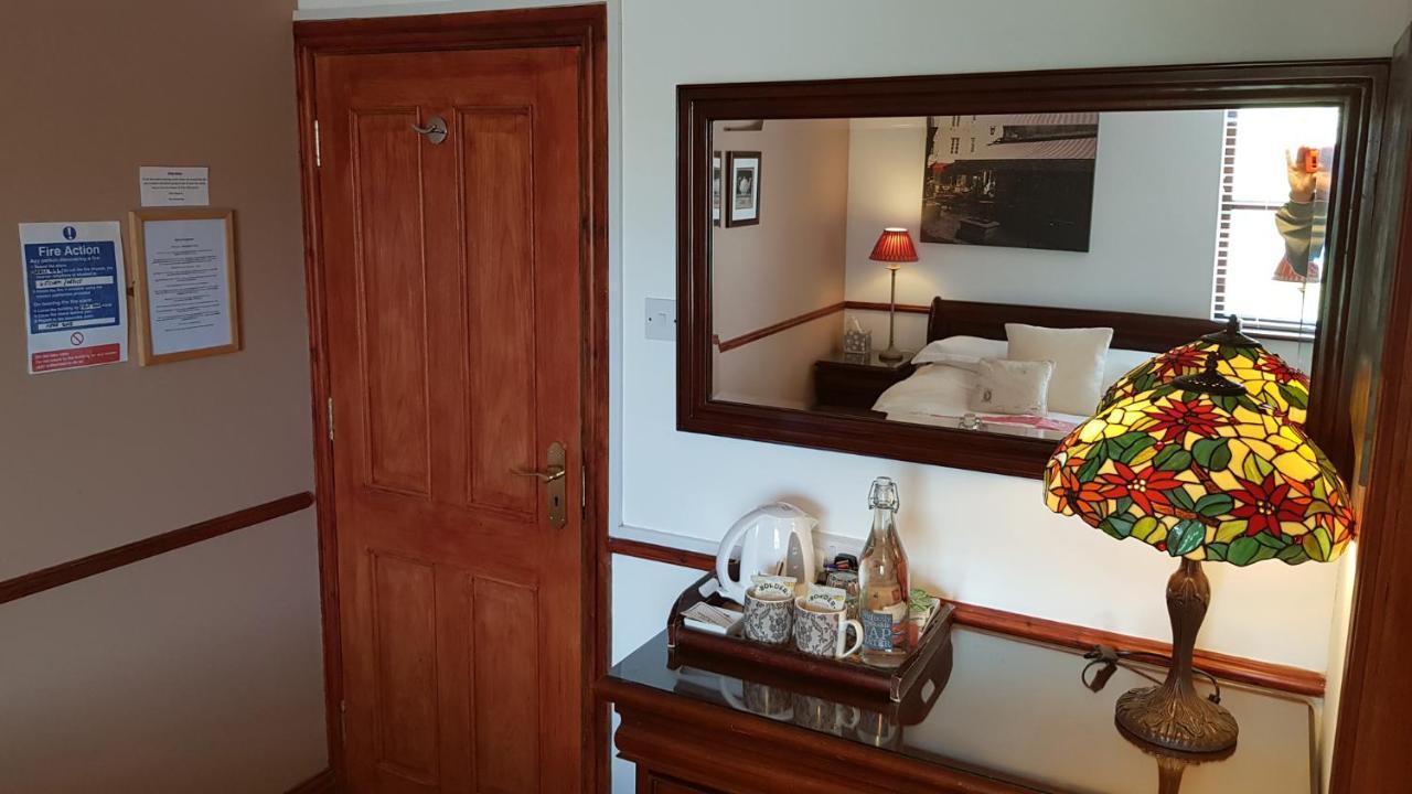 Blackthorn Farm Bed and Breakfast Holyhead Esterno foto